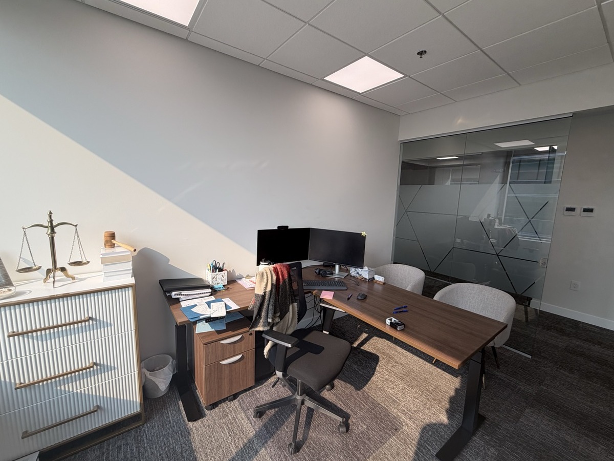 Office 4 desk and visitor seating